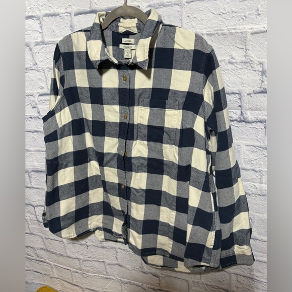 L.L. Bean Cream and Navy Plaid Flannel Shirt, Size 1X - Picture 4 of 5